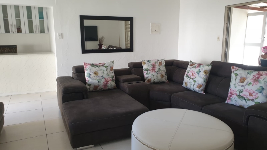 To Let 4 Bedroom Property for Rent in Beacon Bay Eastern Cape